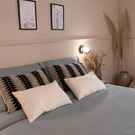 Luxury 2bdr In The Heart Of Valletta! Tv And Wifi 公寓 *